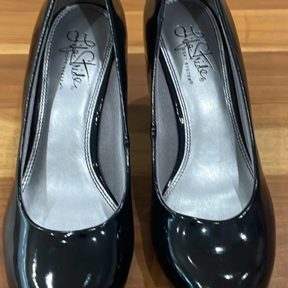 Lifestride black heals - Picture 2 of 2